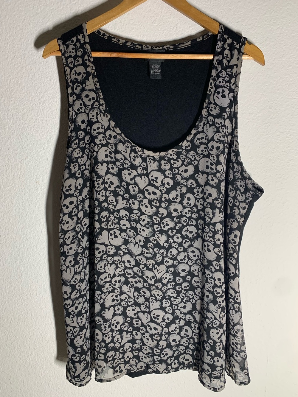 Torrid Black Skulls & Hearts Sleeveless Top, Blouse, Edgy, Grunge, Plus Size, 2x